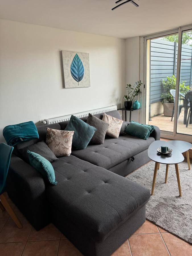 Appartement entier, One-Bedroom Apartment in Meyzieu, Lyon et ses environs