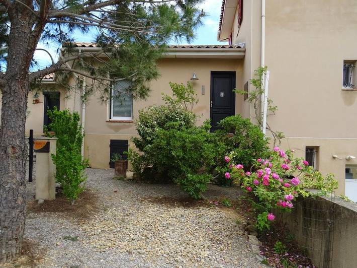 Location de vacances pour 2 personnes, avec vue ainsi que jardin et terrasse à Paraza - 2