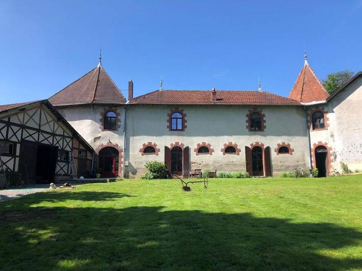 Location de vacances pour 10 personnes, avec Terrasse ainsi que Jardin et Vue à Condat-sur-Vienne