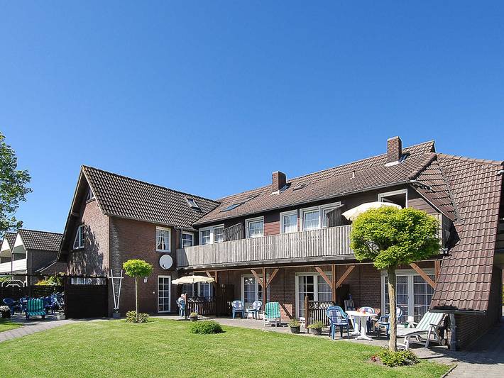 Ferienwohnung für 5 Personen, mit Balkon und Terrasse sowie Garten in Neuharlingersiel