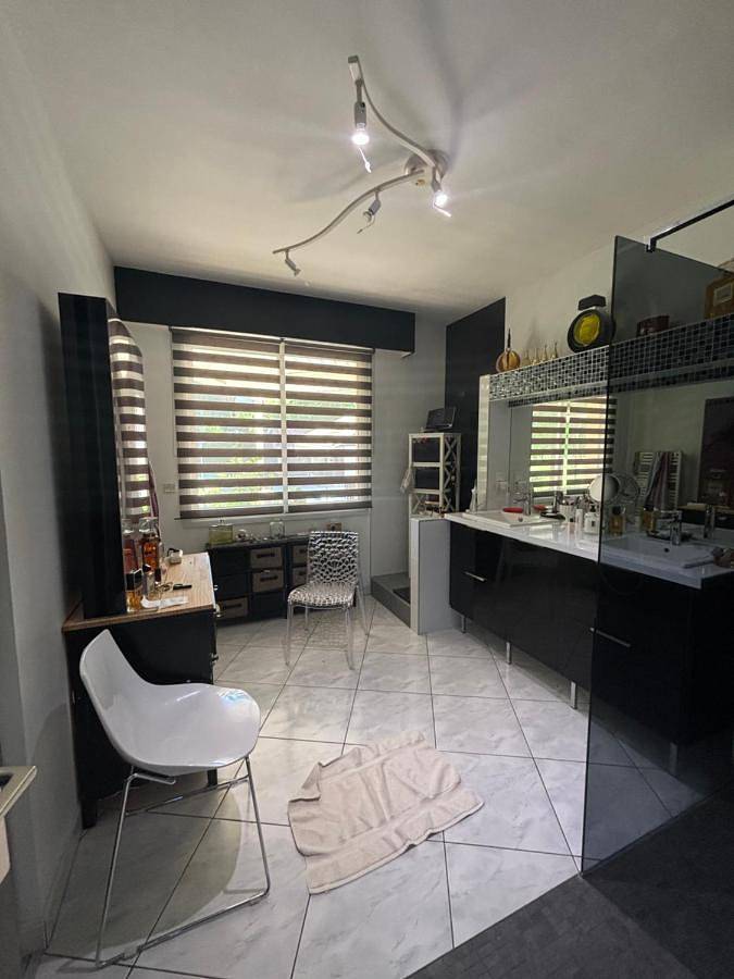 Location de vacances pour 6 personnes, avec piscine ainsi que vue et balcon à Saint-Jean-Lespinasse