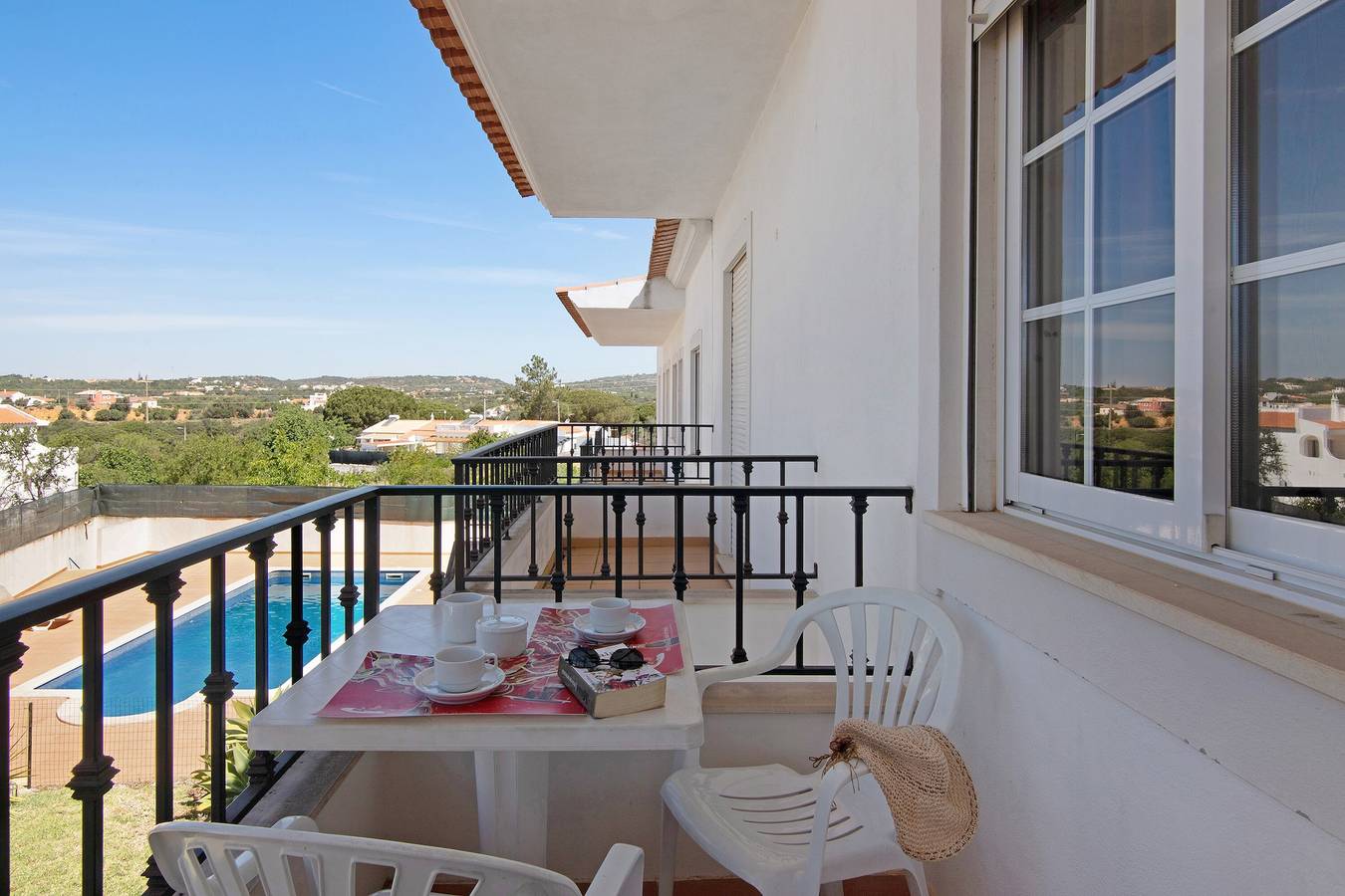 Entire apartment, Apartment "Algarve J" with Mountain View, Shared Pool & Wi-Fi in Albufeira, Faro District