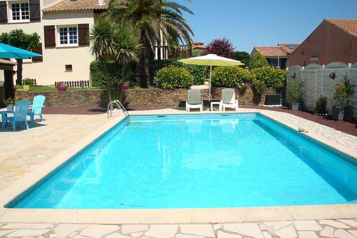 Villa pour 6 personnes, avec jacuzzi et jardin ainsi que balcon et sauna - 1