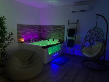Gîte pour 2 personnes, avec jacuzzi à Toulon