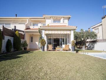 Villa pour 8 personnes, avec jardin ainsi que terrasse et piscine à Calafell