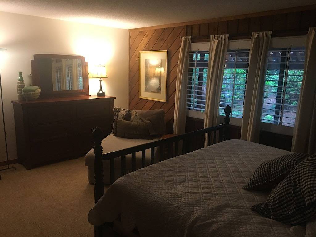 Ganze Wohnung, Fallendes Wasser ~ 2br / 2ba Luxuriöse Bergwohnung auf den Toxaway Falls in Lake Toxaway