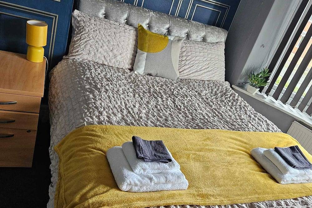 Aldwych House For Holidays, Contractors and Relocation with Free Parking &Wi-Fi in Preston, Lancashire