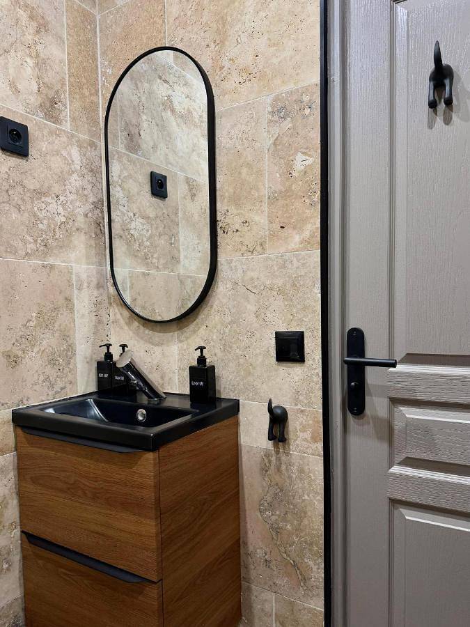 Location de vacances pour 2 personnes, avec jacuzzi et jardin à Feyzin - 2