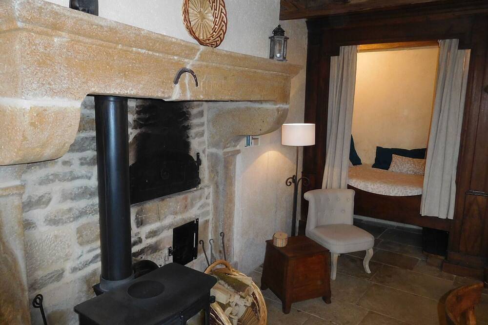 Renovated Independent Cottage with Forest Walks and Valley Views in Cohons, Haute-Marne