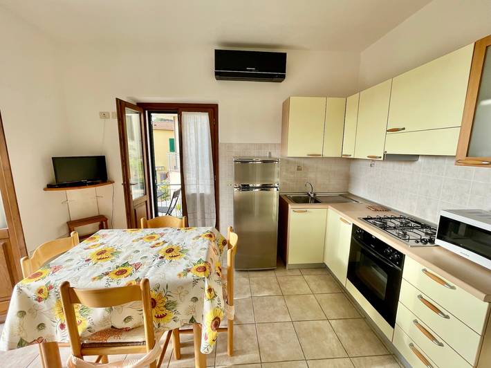 Appartamento intero, Appartamento 'Rosmarino' con Terrazza Privata, Wi-Fi e Aria Condizionata in Spiaggia di Seccheto (Campo nell'Elba), Campo nell'Elba