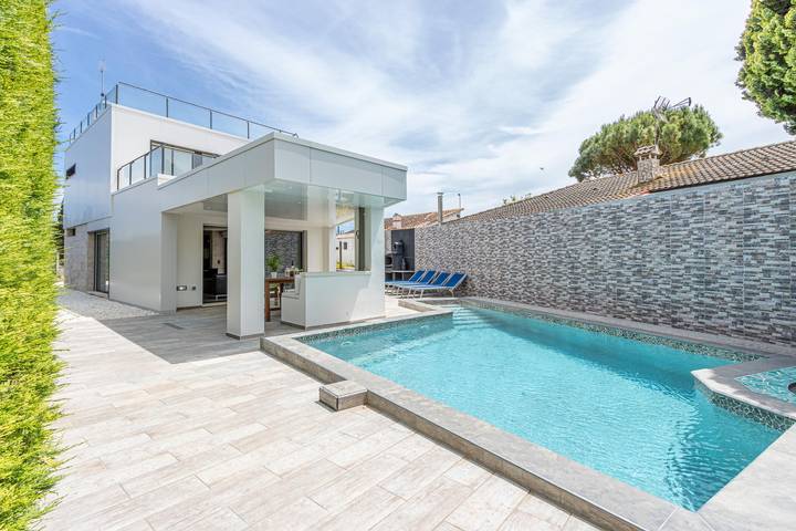 Casa rural para 6 personas, con terraza además de jardín y vistas en Alt Empordà - 3