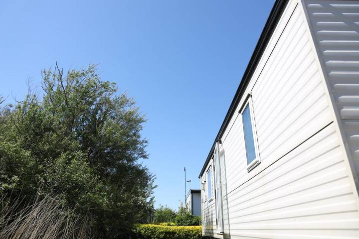 Glamping voor 4 personen, met zwembad en tuin aan de Belgische Kust