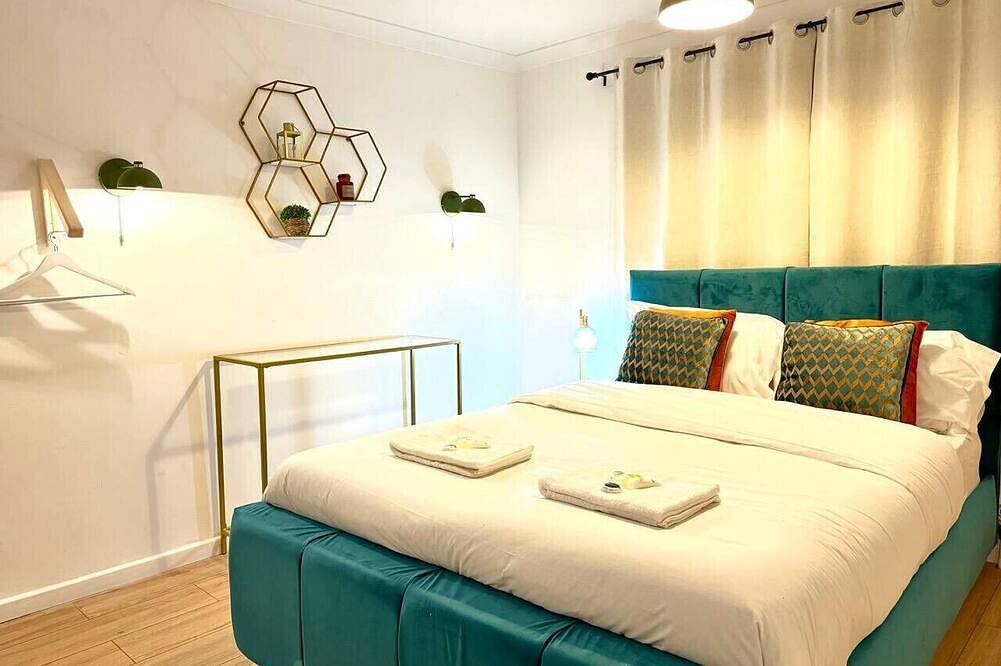 Highly Rated! 3 Bed Home Smart Tv Driveway in Worcester, Worcestershire