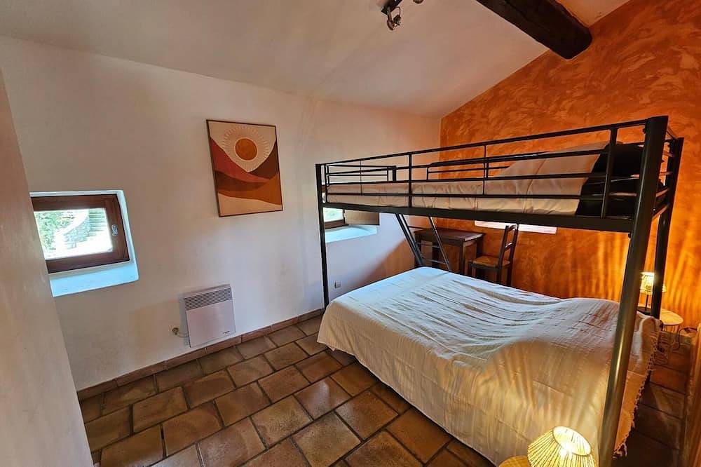 Entire apartment, Domaine de Bagard - Gîte Micocoulier 56m² 4/9 pers Large terrace in Sauve, Le Vigan region