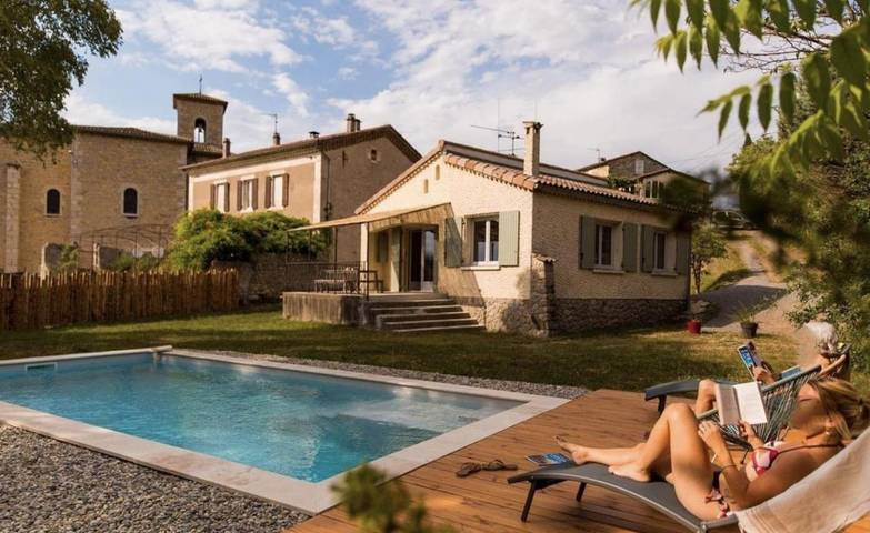 Location de vacances pour 4 personnes, avec jardin et vue ainsi que terrasse et piscine à Rochecolombe - 2