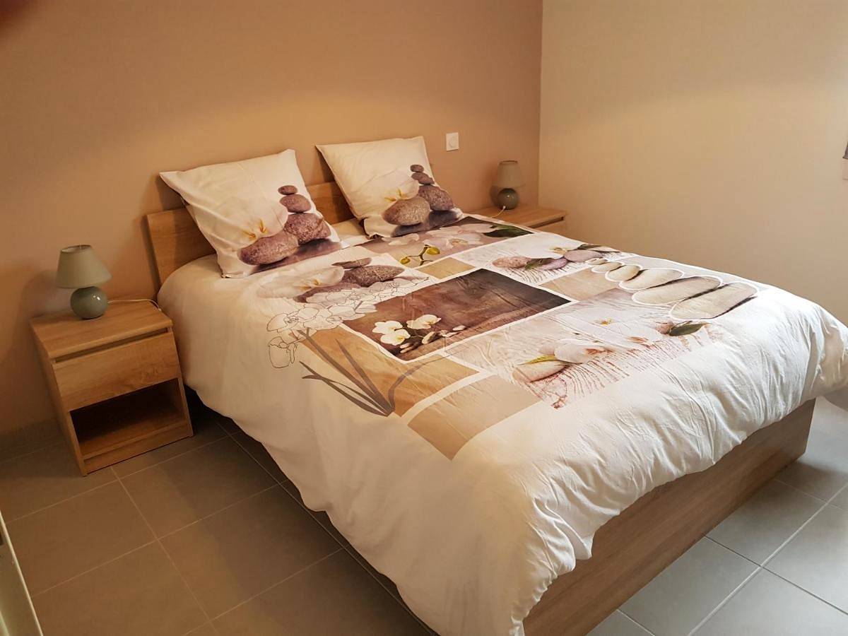Appartement entier, Two-Bedroom Apartment in Jonzac, Région de Jonzac