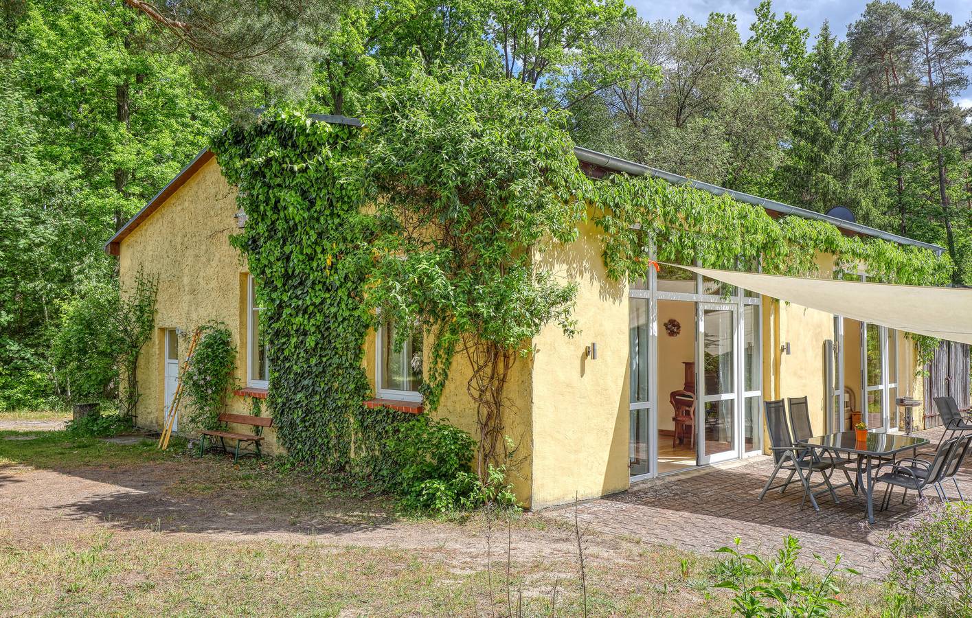Wohnung mit Terrasse, Parkplatz und Küche in der Nähe von Strand und See in Boitzenburger Land, Barnimerland Region