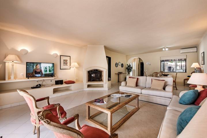 Villa "Mng Elliott 25" com piscina privada e Wi-Fi in Vale do Lobo, Almancil
