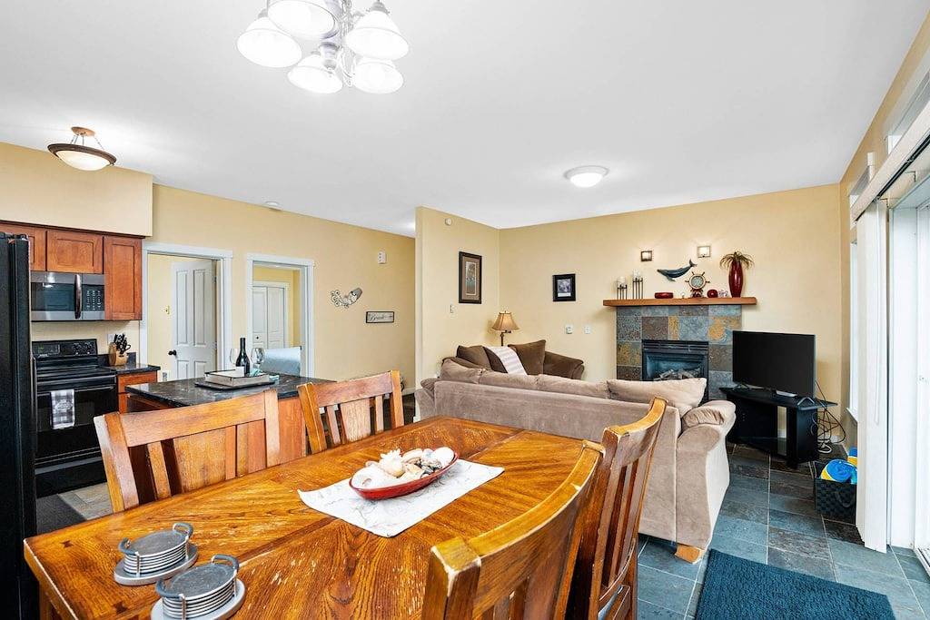 Boundless Ocean Views From Home and Hot Tub, Pet Friendly, Private Deck, Fireplace, Steps to Beach in Lincoln Beach, Lincoln County (OR)