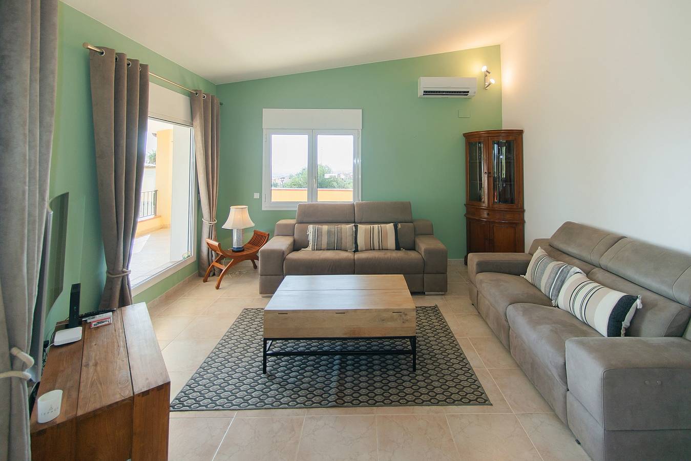 Welcs Villa 278 Emp con piscina y vista panorámica in Palau-saverdera, Oberampurien