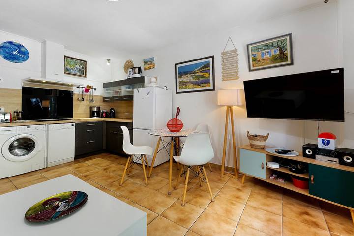 Casa "Gite L'Embellido" con terrazza privata, Wi-Fi e aria condizionata in Mouriès, Arles e dintorni