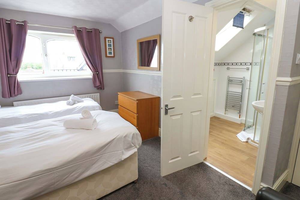 Fern Lee, pet friendly, with hot tub in Carlisle in Carlisle, Cumbria