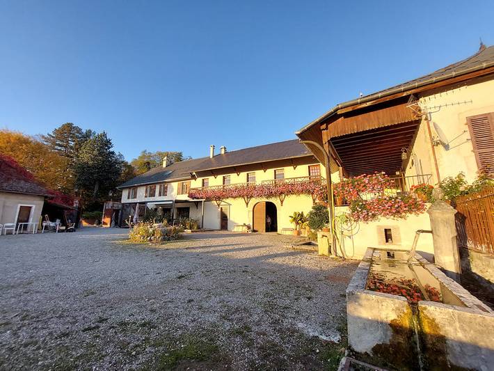 Gîte pour 14 personnes, avec piscine et terrasse, animaux acceptés dans l' Ain - 3