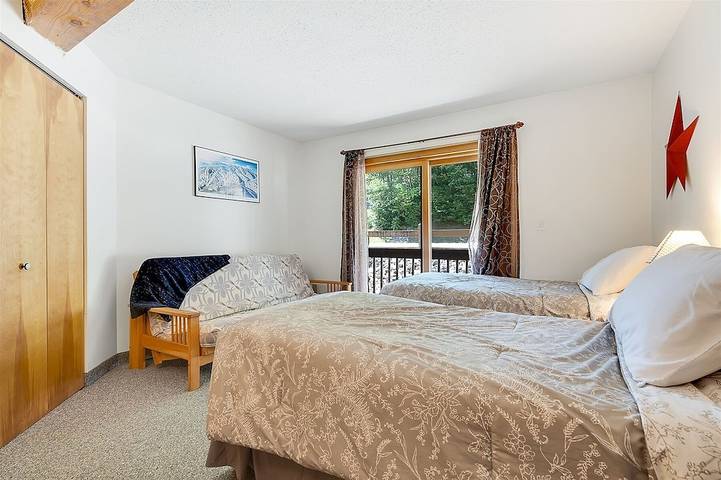 Vacation rental for 10 people, with balcony and hot tub as well as pool in Sunday River