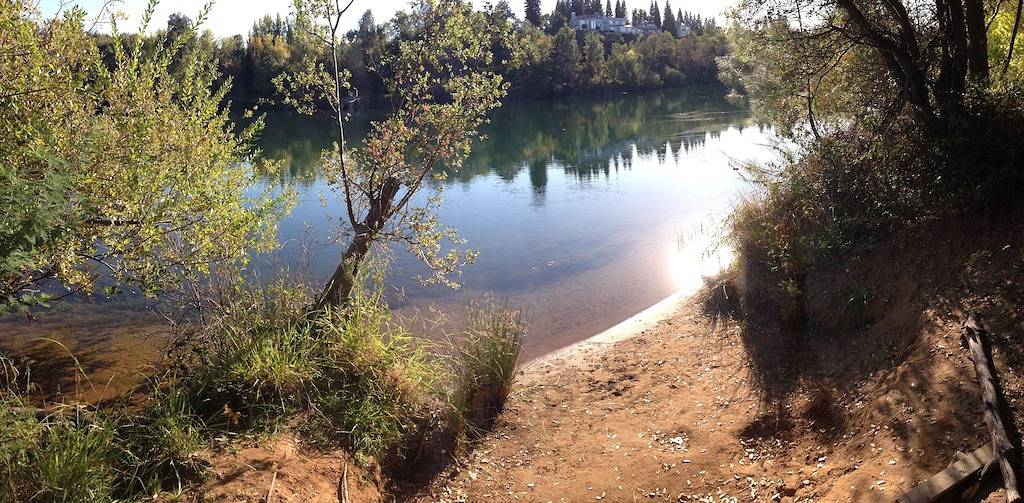 Ganze Wohnung, River Retreat Luxus Studio mit Whirlpool, Küche, in der Nähe des Flusses. in Redding, Shasta County