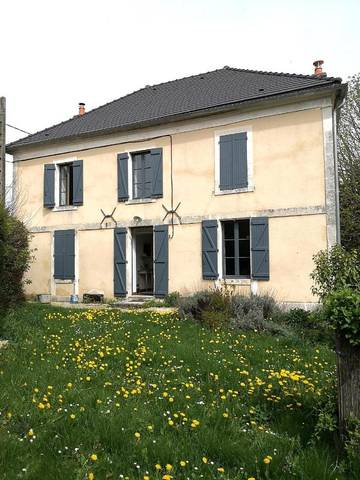 Gîte pour 6 personnes, avec vue et piscine ainsi que jardin et terrasse à Sougères-en-Puisaye