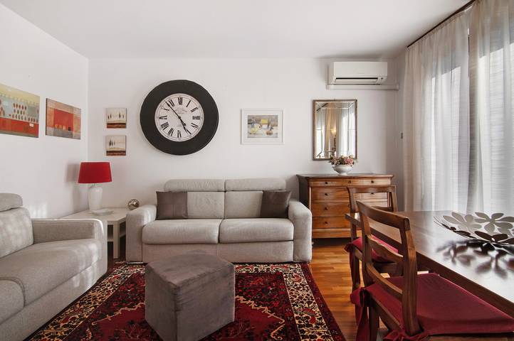 Apartamento inteiro, Apartamento 'Bossi View' com vista para a montanha, acesso Wi-Fi e ar condicionado in Chiavenna, Valtellina