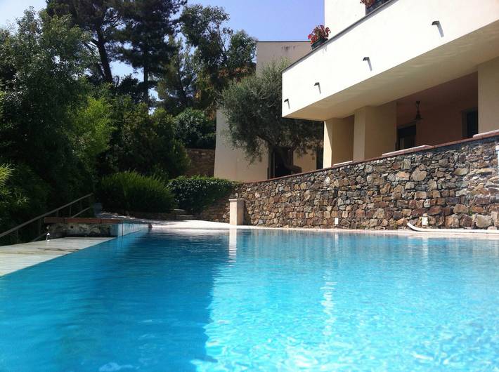 Villa Roberta – Pool, Garten, Wlan & privater Parkplatz, Privatsphäre in der Pineta in Arenzano, Riviera di Ponente