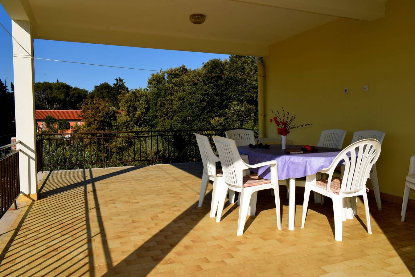 Entire apartment, Three bedroom apartment with terrace and sea view Ugljan A-8493-a in Ugljan, Ugljan Island