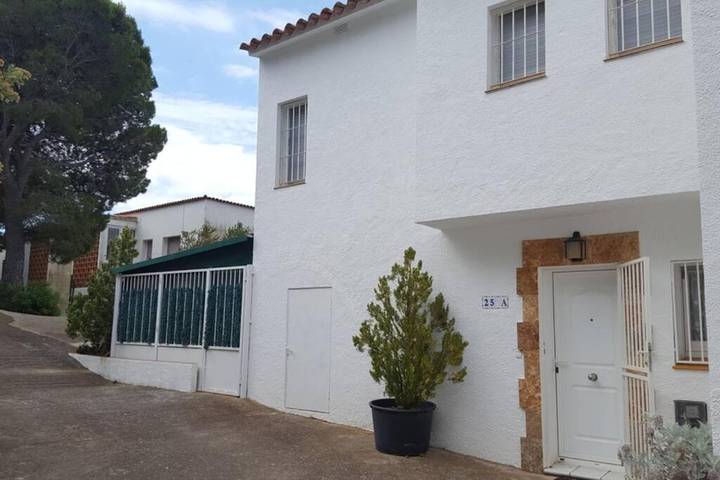 Maison de vacances pour 6 personnes, avec piscine et jardin ainsi que bassin pour enfant et vue