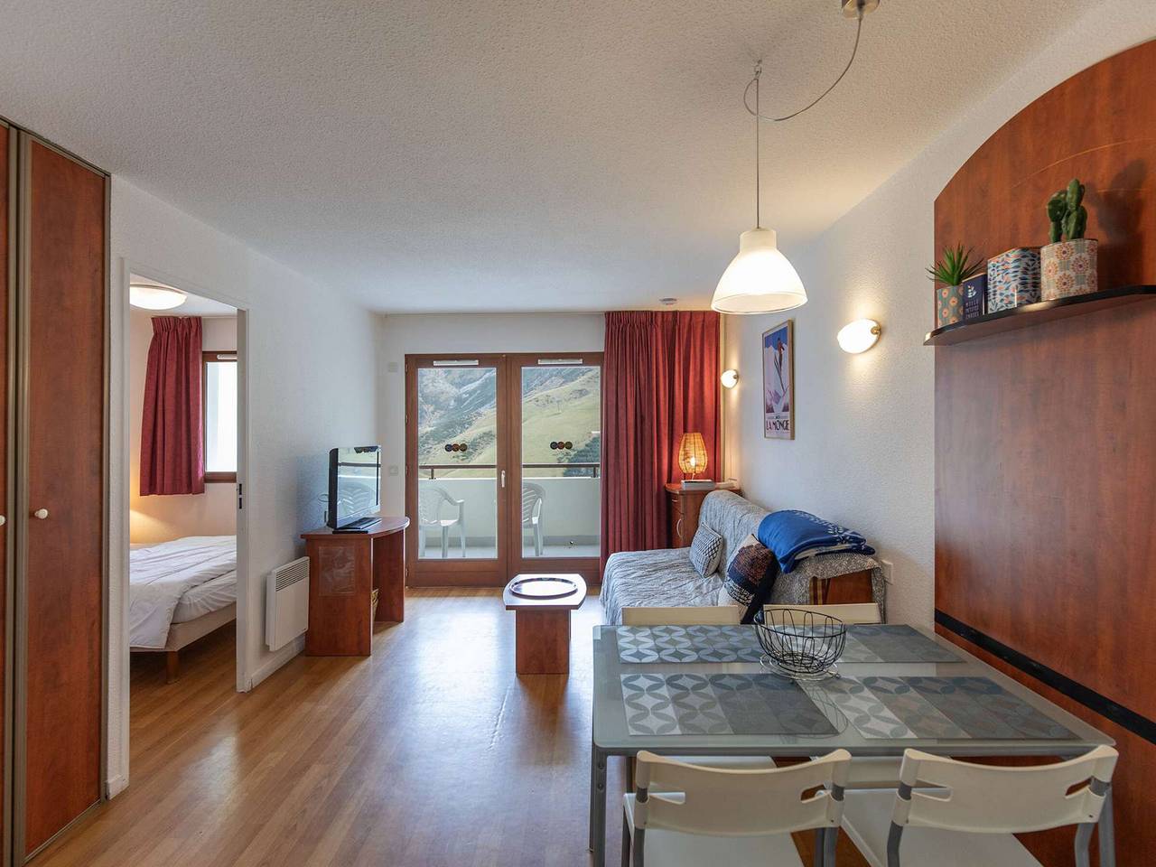 Ganze Wohnung, Gemütliche 1-Zi-Whg für 4 mit Pool, Fitnessraum und überdachtem Parkplatz - La Mongie in La Mongie, Bagnères-de-Bigorre