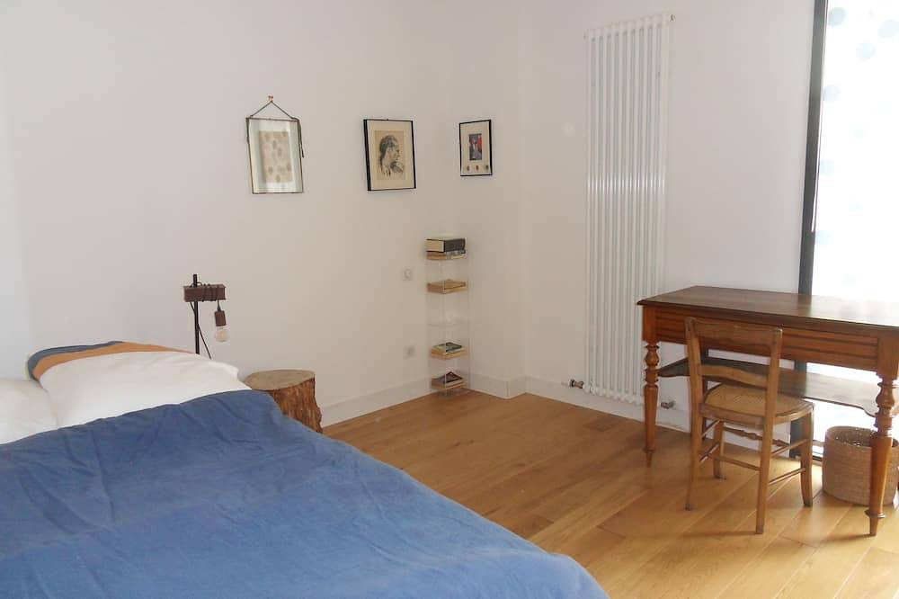 Atypical building with modern comfort for families with children or professionals in Ermenonville, Río Oise