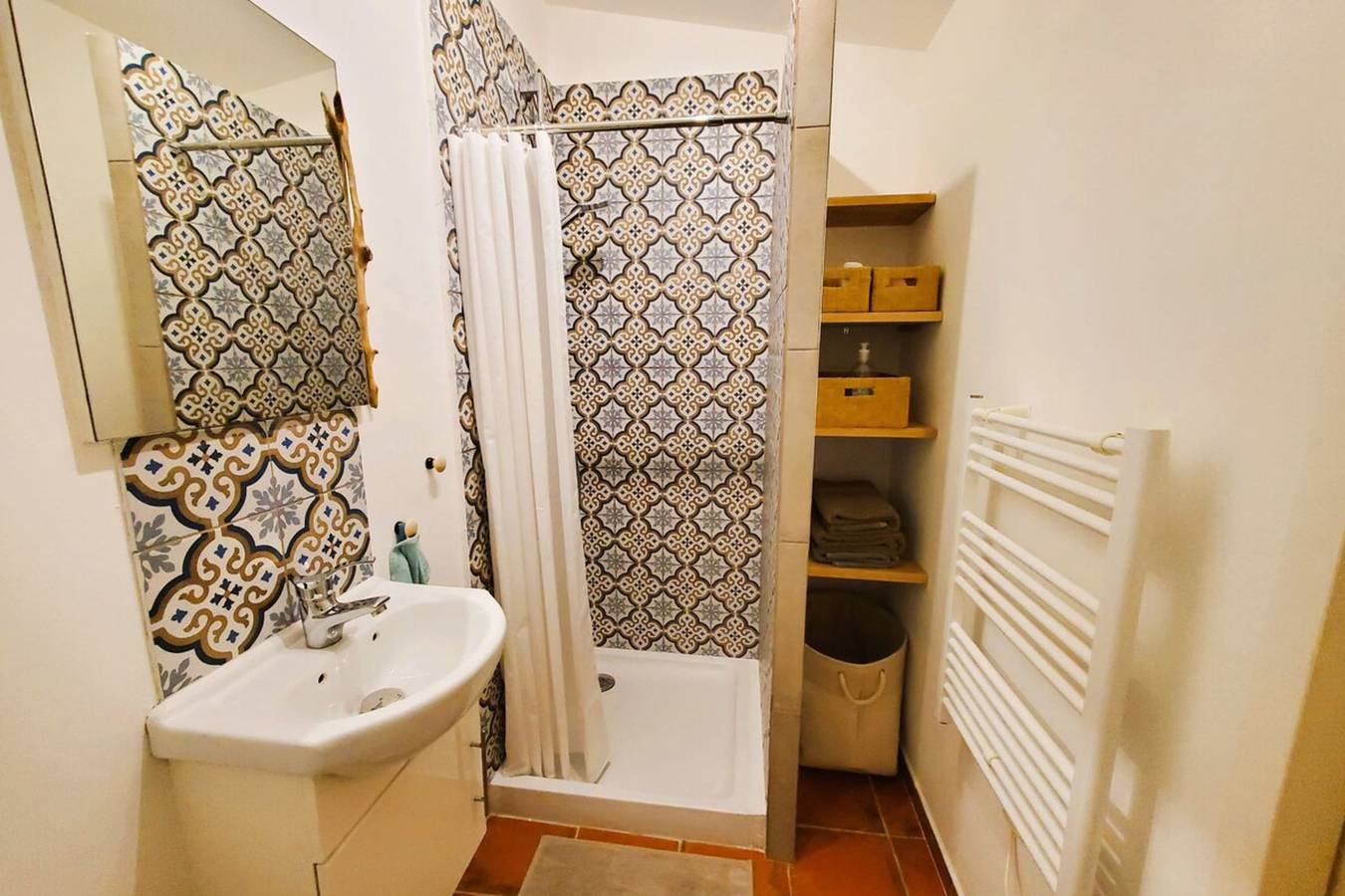 Appartement entier, Bleu Mimosa, T2 près des Grands Buffets in Narbonne, Côte d'Améthyste