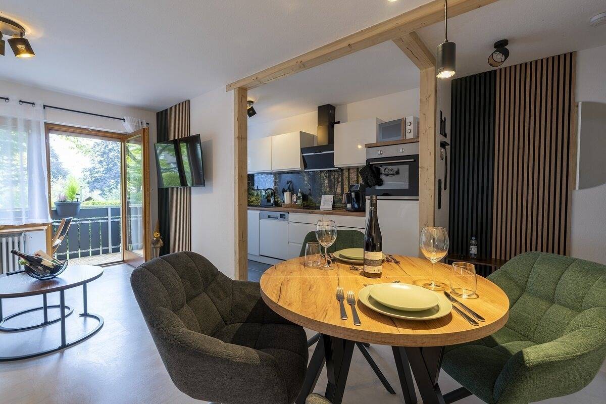 Ganze Ferienwohnung, Wäldernestchen - zentral - Natur pur - Tiefgarage - Balkon - modernes 2 Zimmer Appartement in Lenzkirch, Südschwarzwald