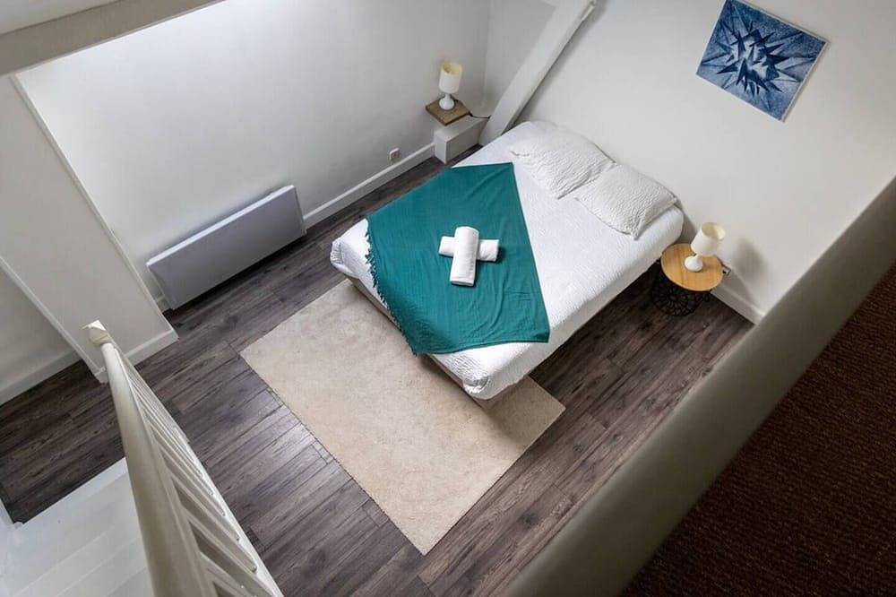 Apartamento entero, Artists' Loft in Sainte-Savine, Aube (desambiguación)