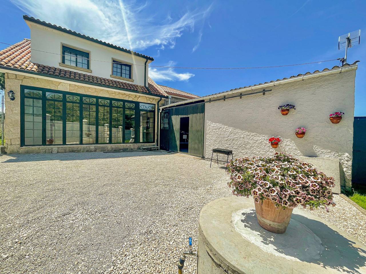 Casa Abuela Mercedes: Casa Vacacional con Piscina Privada, Wi-Fi y Vistas a la Montaña in Caldas de Reyes, Provincia de Pontevedra