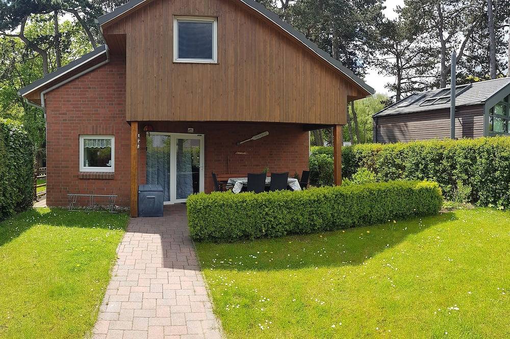 Schönes Ferienhaus mit Kamin und kostenlosem W-lan direkt am Ostseestrand in Priwall, Lübeck