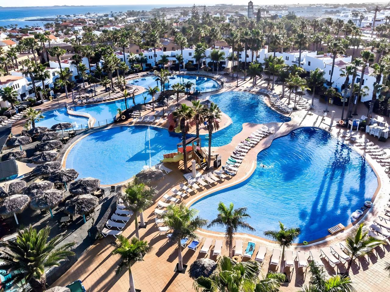 Appartamento intero, Appartamento 'Coral Bliss' con Piscina Condominiale, Terrazza Privata e Wi-Fi in Corralejo, La Oliva