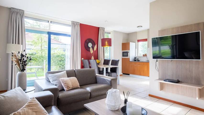 Vakantiehuis voor 5 personen, with whirlpool and zwembad as well as sauna and tuin in Andijk
