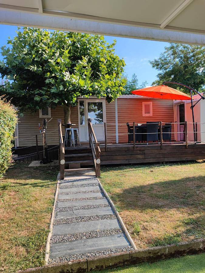 Gîte pour 4 personnes, avec terrasse et vue à Duran
