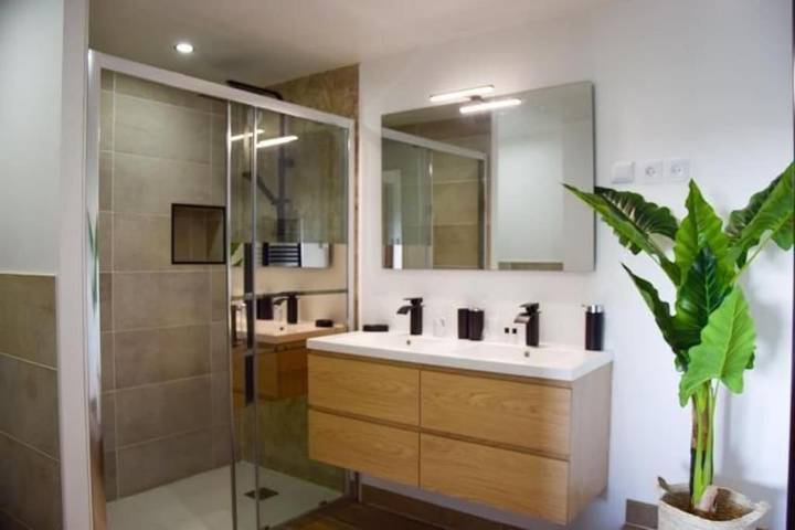 Location de vacances pour 2 personnes, avec vue ainsi que jardin et terrasse à Plouider - 4