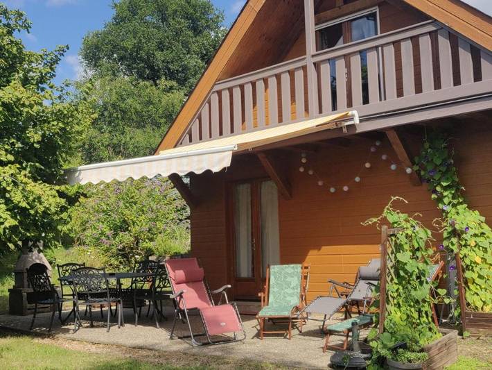 Location de vacances pour 8 personnes, avec jardin et terrasse à Thoiré-sur-Dinan