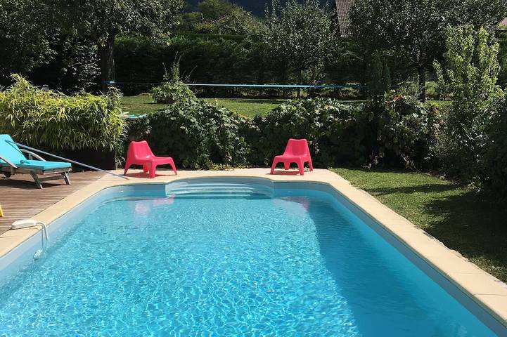 Gîte pour 7 personnes, avec balcon et jardin, animaux acceptés à Quintal