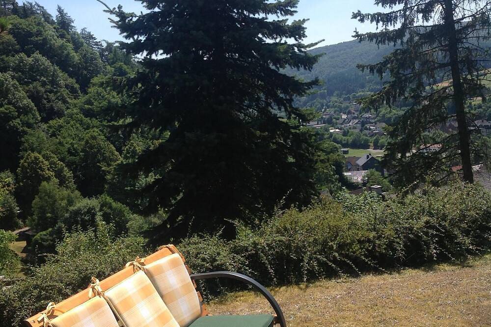 Casa vacanze tranquilla, accogliente con camino, area barbecue e vista fantastica<br> in Hatzfeld, Waldecker Land
