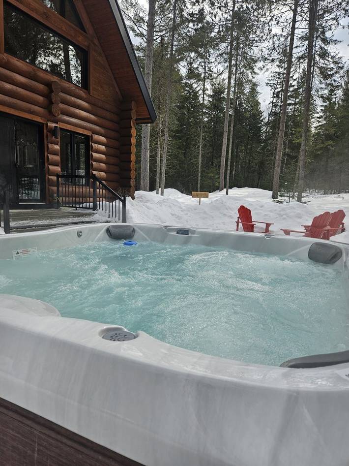 Chalet pour 6 personnes, avec balcon ainsi que jardin et jacuzzi dans Canada - 4