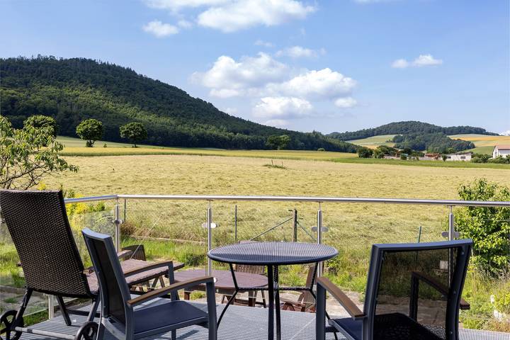 Geheel appartement, Appartement 'Lerchenweg B' met gedeeld terras, gedeelde tuin en Wi-Fi in Reinhardshausen, Bad Wildungen